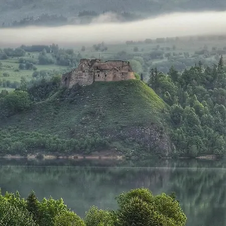 Z Pomostem Nad Jeziorem Czorsztynskim *