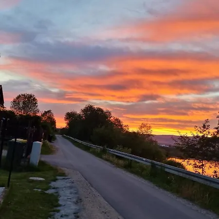 Z Pomostem Nad Jeziorem Czorsztynskim *