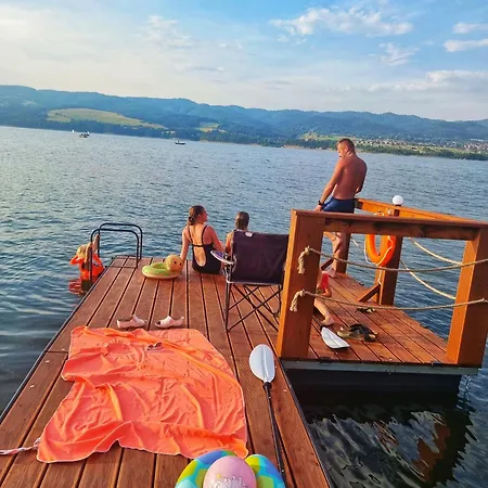 Z Pomostem Nad Jeziorem Czorsztynskim *
